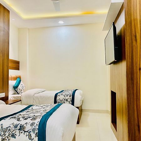 Hotel White And Restaurant 300 Mtr From Golden Temple Amritsar Exterior foto